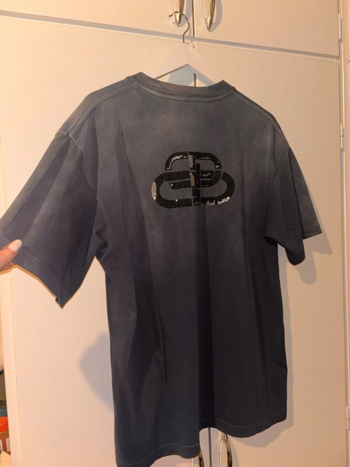 Mörkgrå Balenciaga t-shirt med paljetter - 2