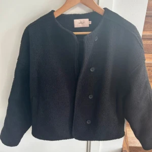 Svart jacka - Så snygg svart jacka!