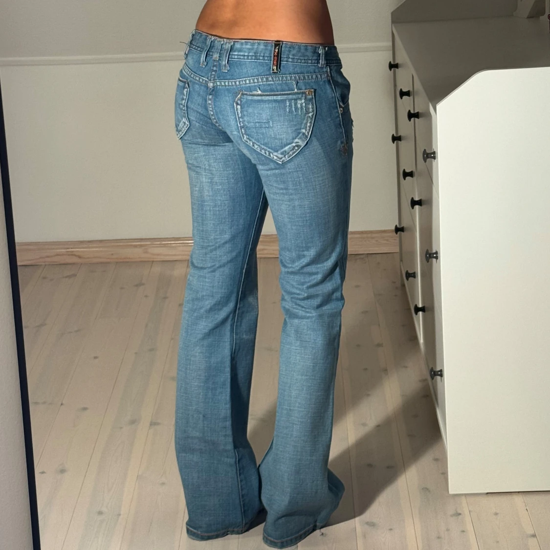 Low bootcut jeans med revor  - 1
