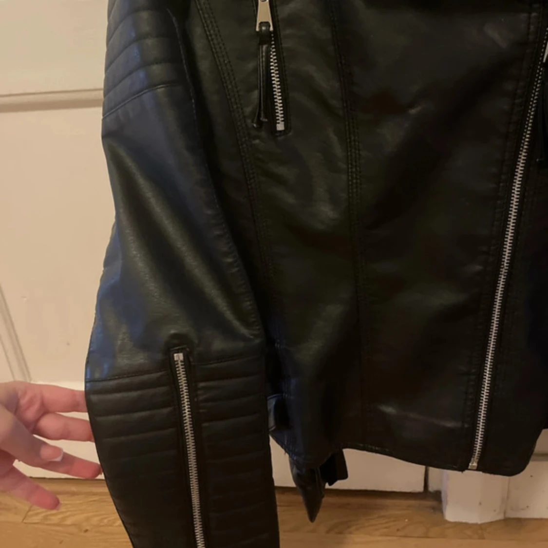 Svart skinnjacka från Missay M - 1