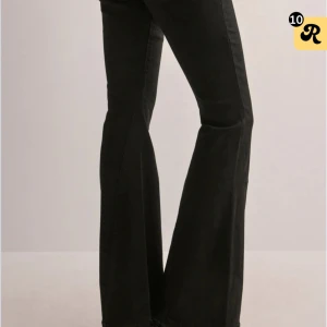 Svarta true religon jeans  - Så snygga jenas från true religon, bara andvända en handfull gånger å är som nya. Original pris är 1299kr💕💕