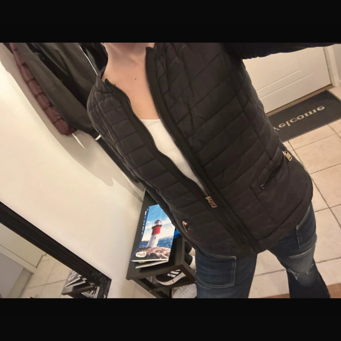 Svart quiltad pufferjacka med dragkedja - 2