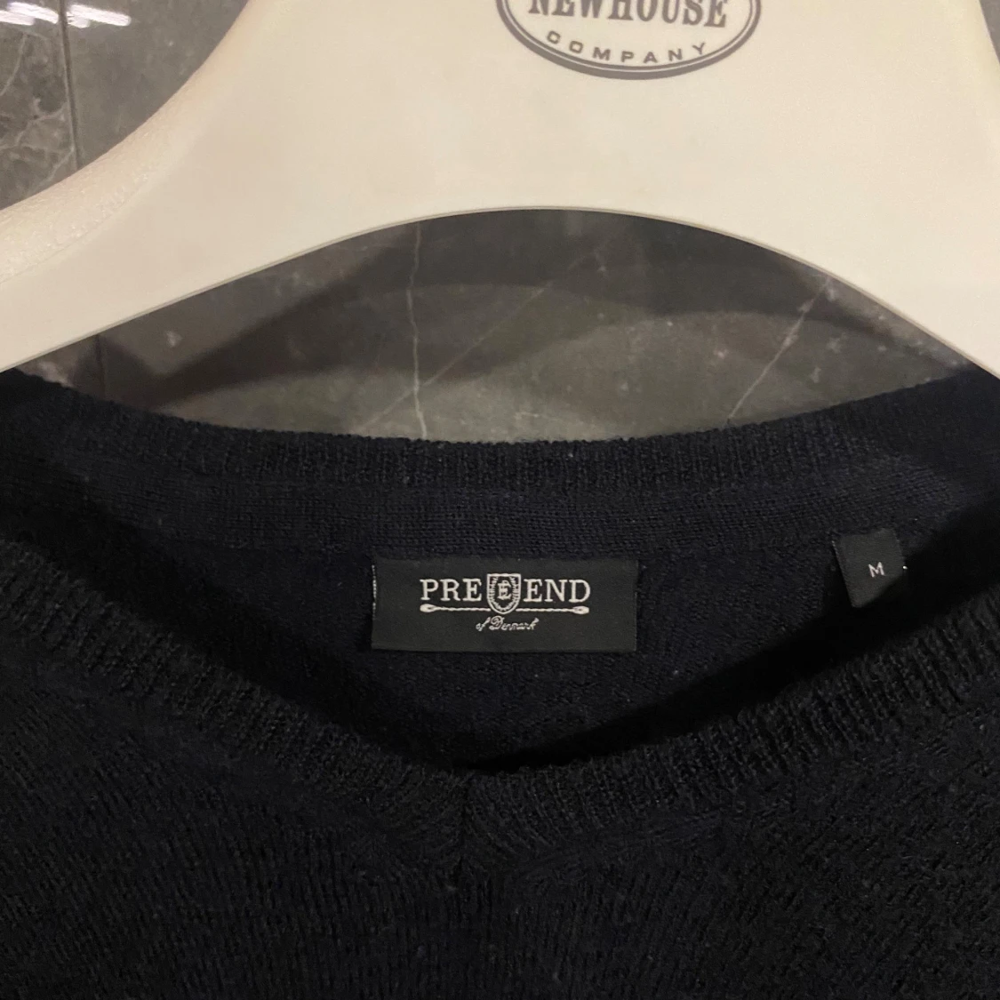 Mörkblå stickad tröja från Pre End - 1