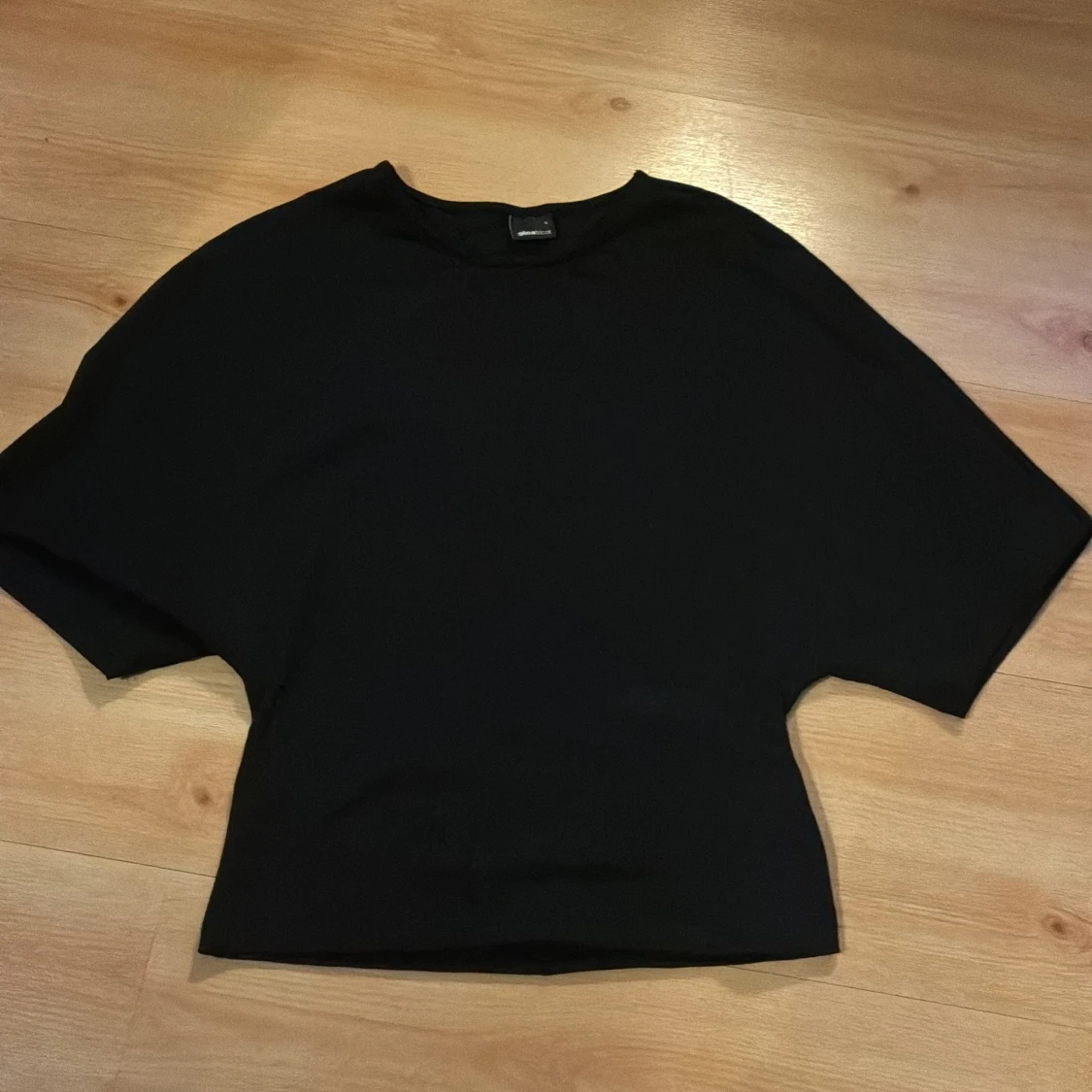 Svart topp från Gina Tricot, S