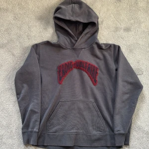 Zadig & Voltaire (intressekoll) - Tja, gör nu en intressekoll på min Zadig & Voltaire hoddie! Osäker om jag ska sälja, men vid rätt bud kan jag | Hoddien är unik och jävligt fet | Tecken på användning finns men fortfarande acceptabelt skick | Han på bilden är 175 | Storlek S men snarare XS | Kom privat för fler bilder eventuellt frågor angående hoddien, Mvh☺️