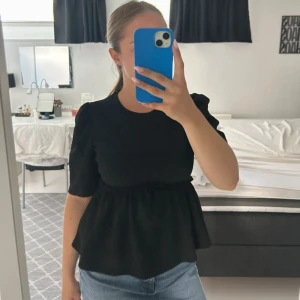 Svart blus  - Bra skick 