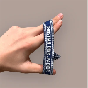 Mörkblått Dior Armband - Dior Armband 🇫🇷|| Passar alla || Justerbart ✅|| Blått 🔵|| Galet Snyggt|| Passar till alla outfits || Lägg ett prisförslag! || Hör av dig om du undrar något 😃||