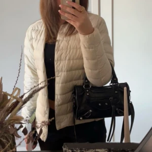  Dunjacka   - Superfin dunjacka från uniqlo i storlek M, passar mig som har S💓