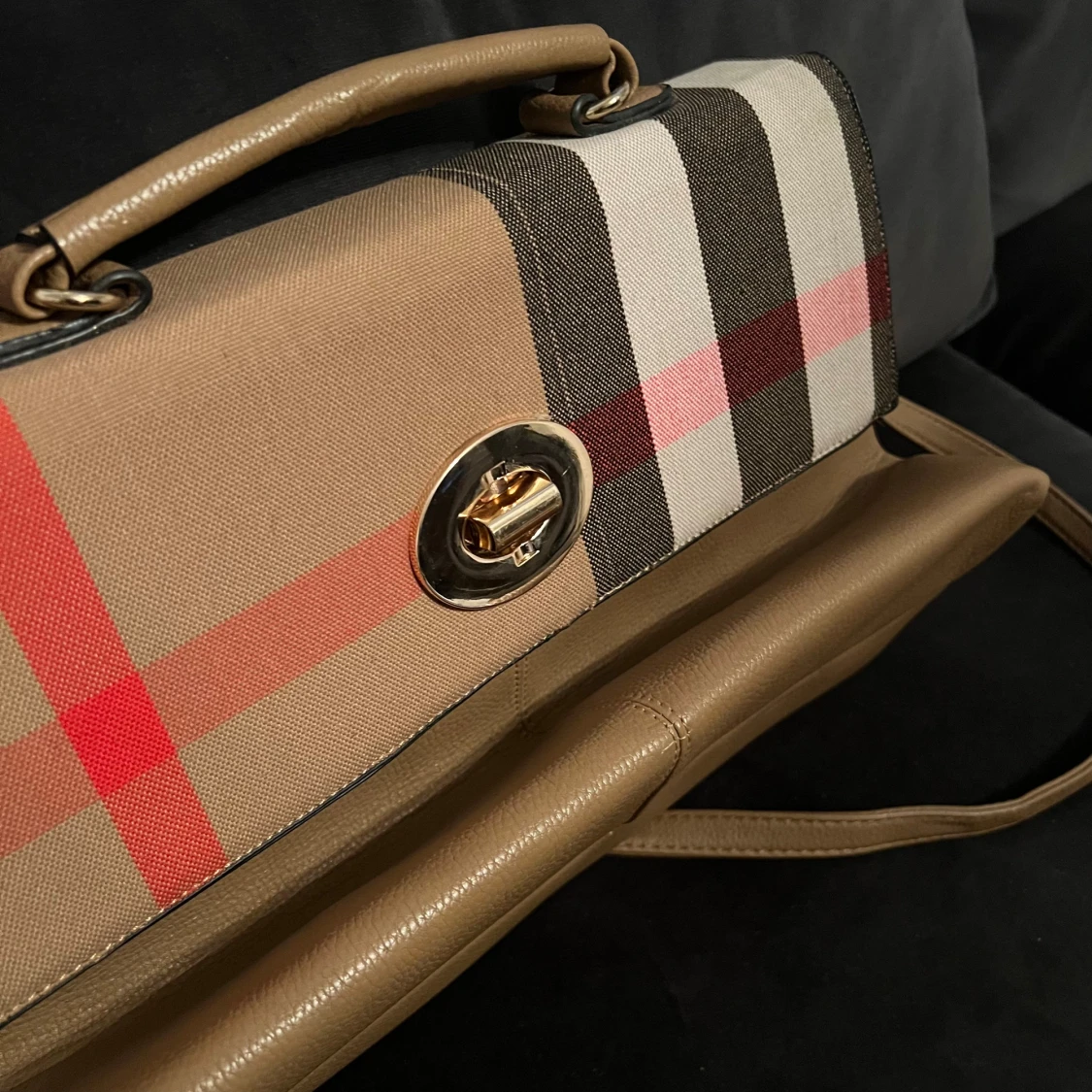 Beige Burberry axelväska - 1