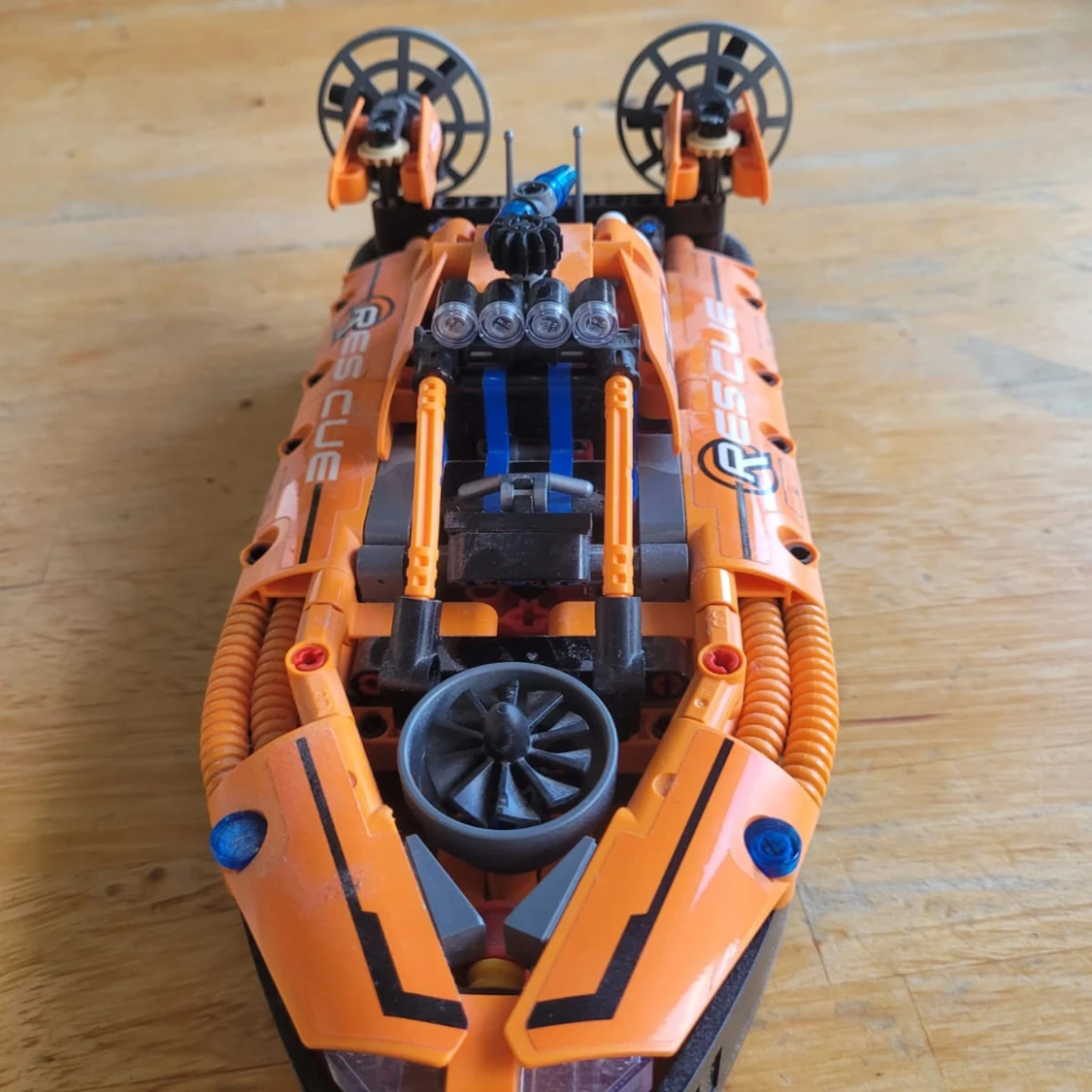 LEGO Technic Rescue Hovercraft 42076 - 2