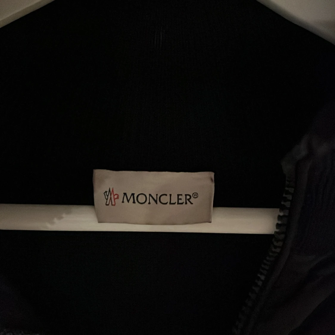 Svart pufferjacka från Moncler - 1