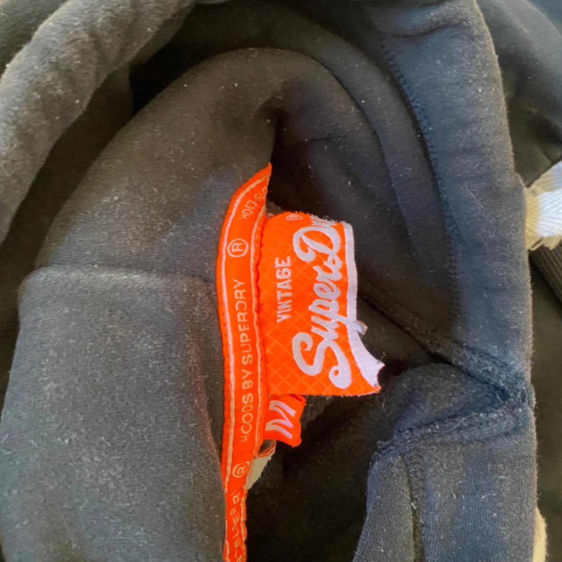 Mörkblå hoodie från Superdry - 2