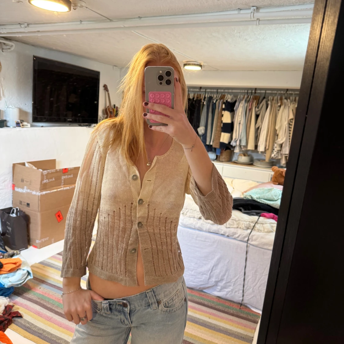 Beige stickad kofta med knappar