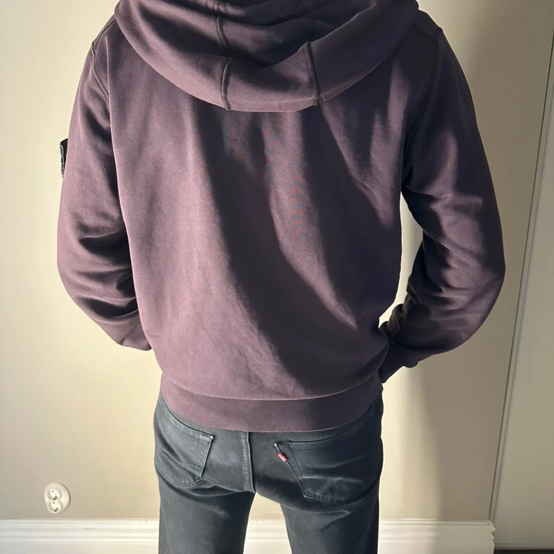 Mörklila hoodie från Stone Island - 2