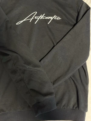 Hoodie - En svart hoodie från shein