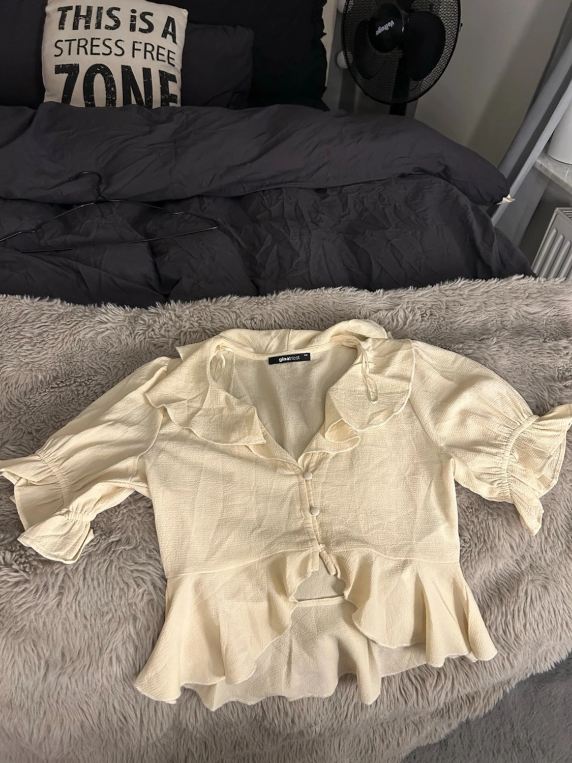 Beige volang blus!