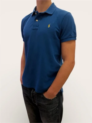 Ralph Lauren - En snygg Ralph lauren piké i fint skick! Pikén är i storlek M och modellen är 184 cm. Hör av dig vid frågor och funderingar, Sbstyle!