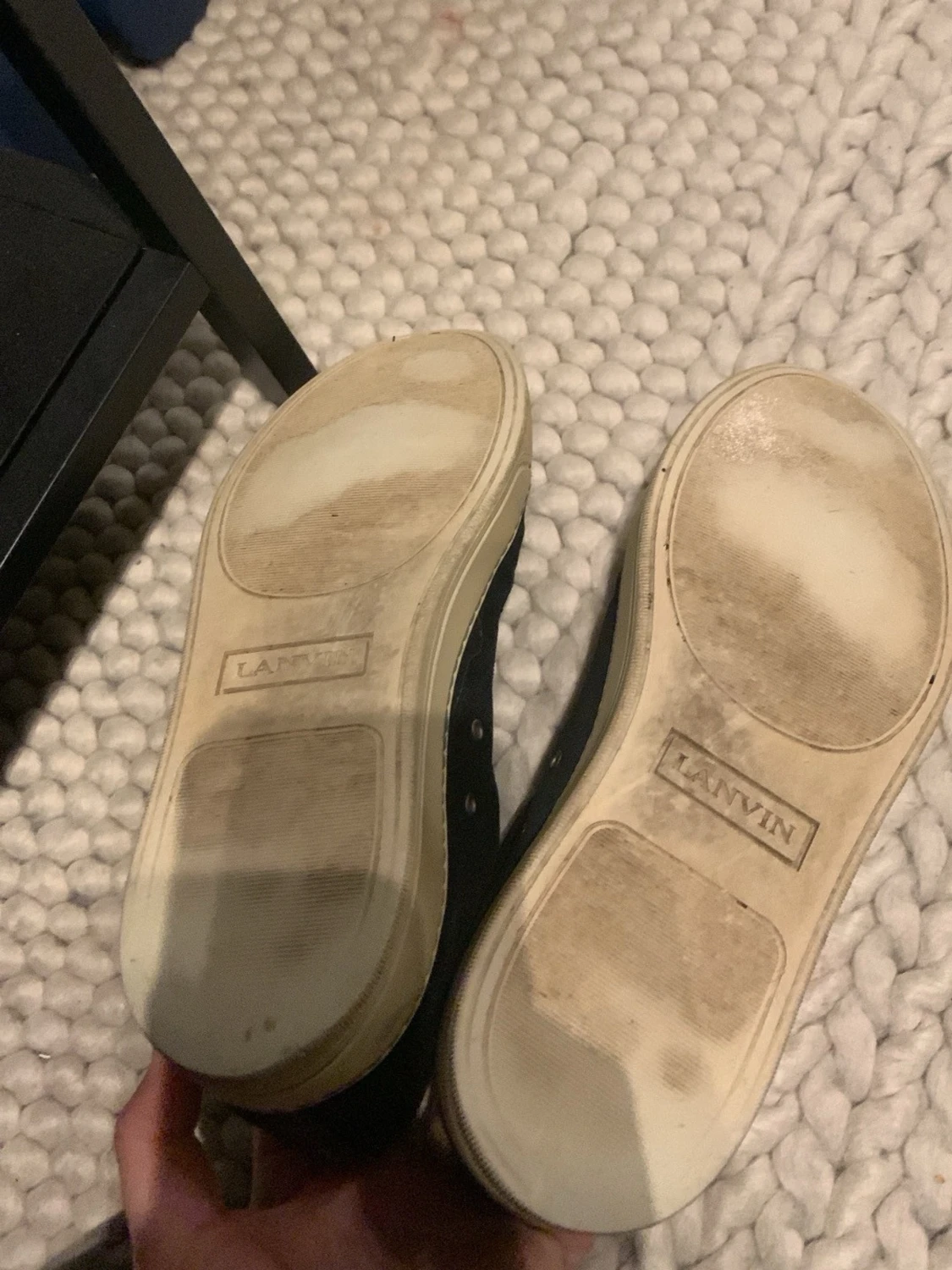 Marinblå sneakers från Lanvin med lackdetalj - 2