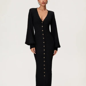 Knitted dress Adoore - Säljer min helt oanvända klänning från Adoore! Den är bara testad en gång och lappen sitter kvar❣️