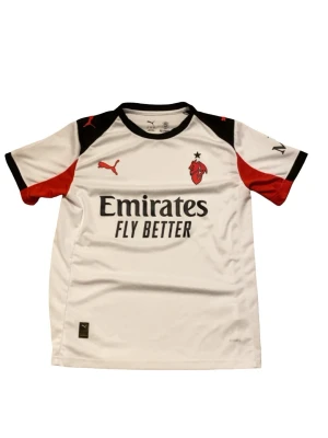 AC Milan tröja  - Snygg Tröja från Puma, AC Milans senaste match ställ. Storlek S, perfekt för träning eller att bara bära den. Kan gå ner i pris vid snabb affär.