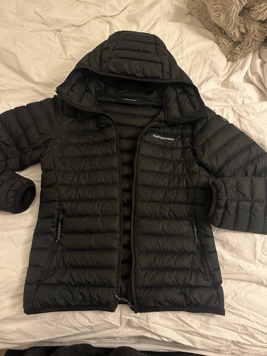 Svart dunjacka Peak Performance S - 1