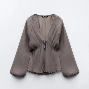 Zara blus - Blus från Zara i storlek medium! Använd enstaka tillfälle!