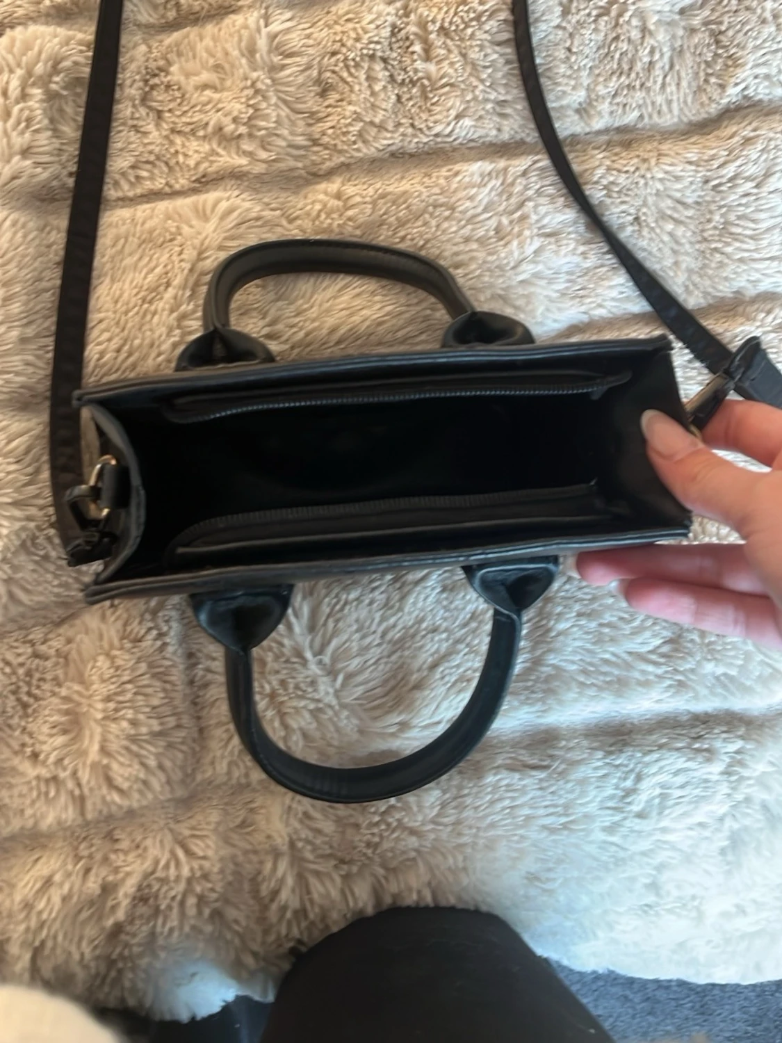 Svart axelväskaka i skinnimitation - 1