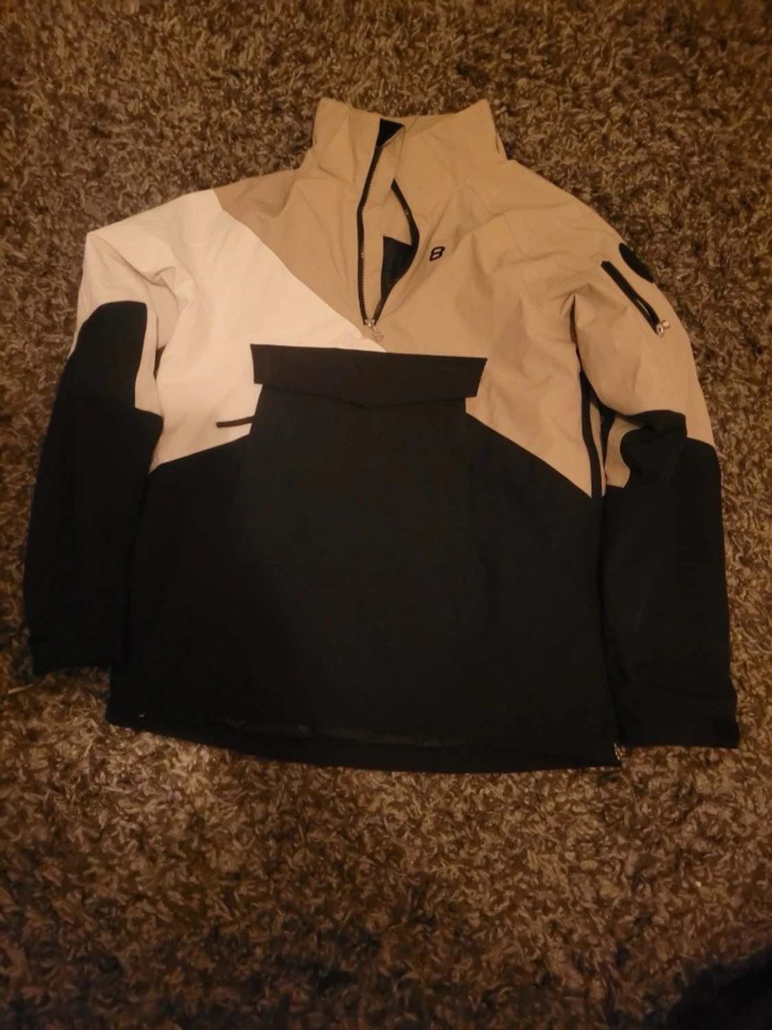 Beige och svart vindjacka med half zip