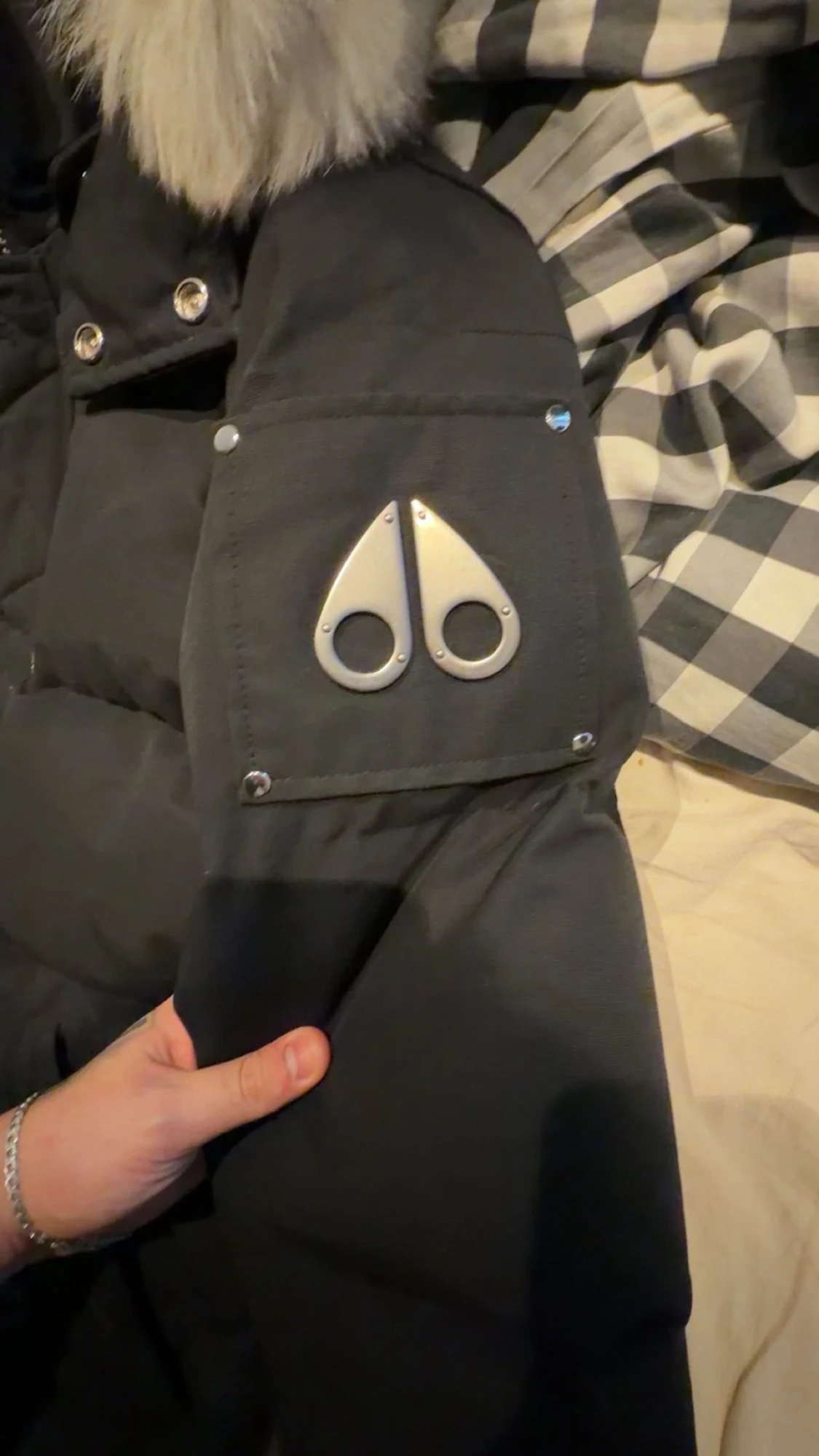 Svart pufferjacka från Moose Knuckles - 4