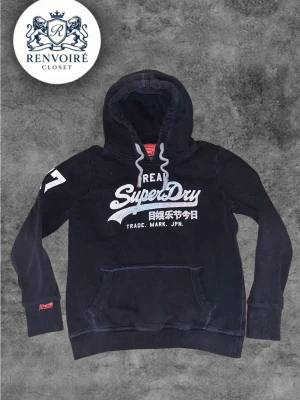 Superdry hoodie - Riktigt fet superdry hoodie i fint skick! Storlek 170 men passar xs perfekt!