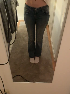 Blå bootcut jeans från LTB Roxy - Säljer ett par blå jeans från LTB, modellen Roxy. Kommer ej till användning pris kan diskuteras 