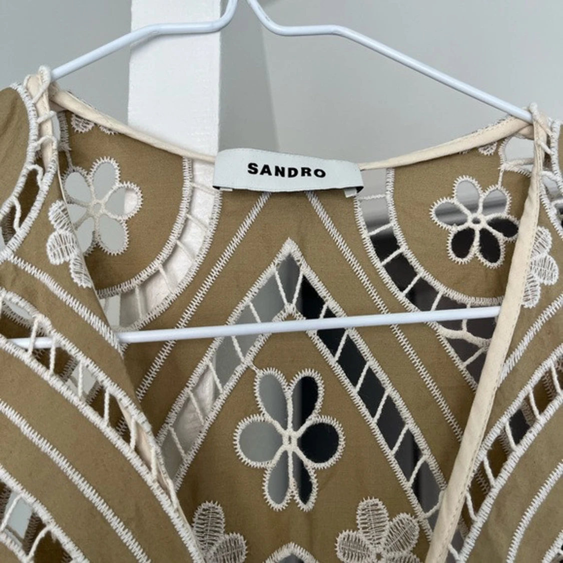 Beige spetsklänning från Sandro - 3