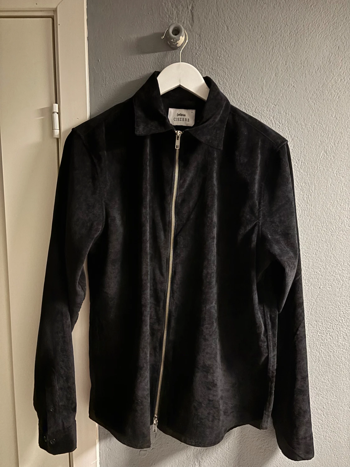 Svart manchester overshirt från Ciszere