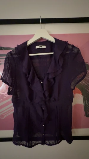 Lila jättefin blus - Jättefin lila blus ifrån märket Joy i bra kvalité och inga skavanker.
