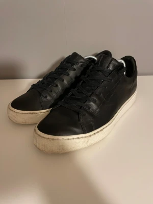 Skor från Björn Borg - Ett par skor från Björn Borg i bra skick! Tveka inte på att ställa frågor! Priset kan diskuteras!