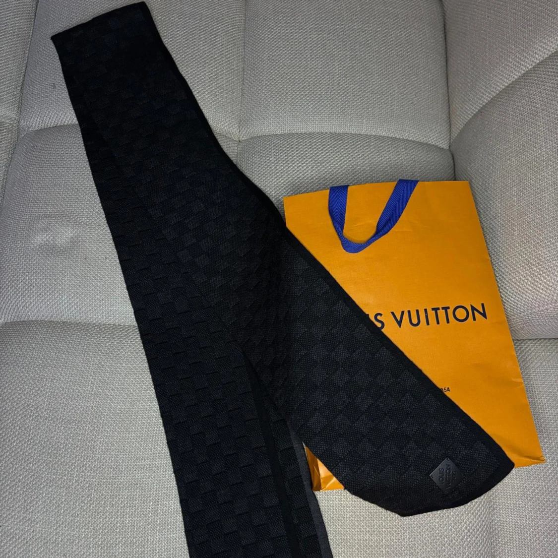 Svart Louis Vuitton halsduk - 1