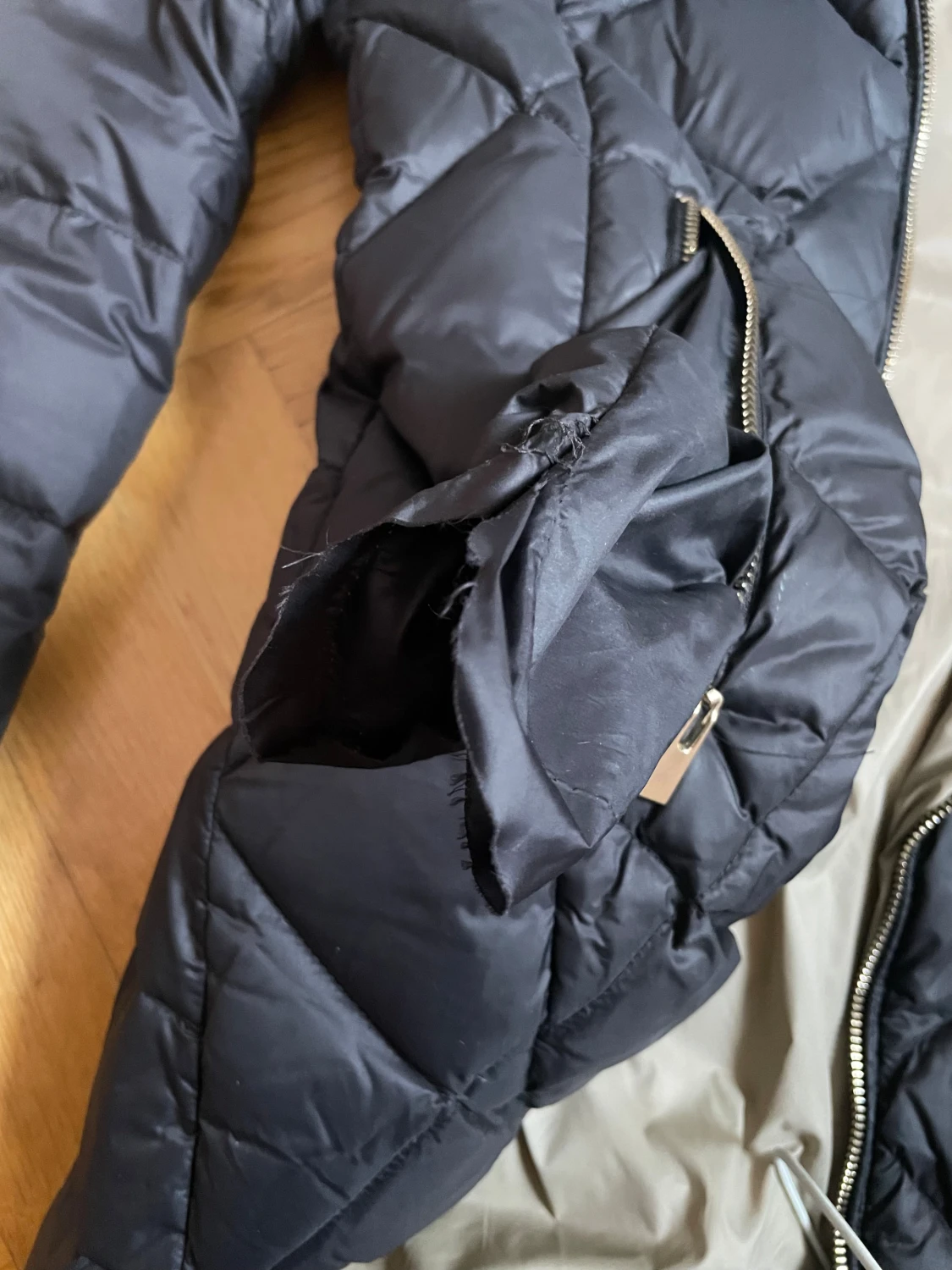 Svart quiltad dunjacka Chiara Forthi - 5