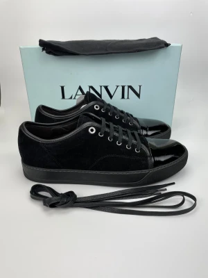 Lanvin skor  - December REA! Hej, säljer nu dessa svin snygga lanvin skor. Skorna är i grymt skick! Begränsat antal boxar och dustbag. Hör av dig vid frågor. 