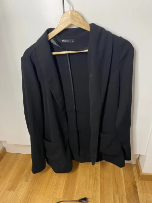 Supersnygg Kavaj - Jättesnygg Kavaj från Gina Tricot som ej kommer till användning.