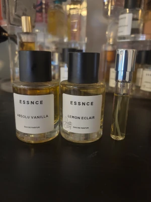 ESSNCE parfymer - Säljer tillsammans 3 dofter i paket, Absolu Vanilla från ESSNCE och Lemon Eclair, vanilla är bara testad lemon eclair helt ny. Och en 8ml (minus några sprut) Vanilla haze från fugazzi. Luktar creme brulée, enligt mig lite lik carashmellow.🤍