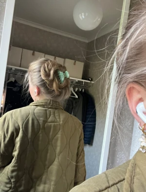 Snygg Zara jacka - Den är i bra skick och fin färg som passar till mycket!