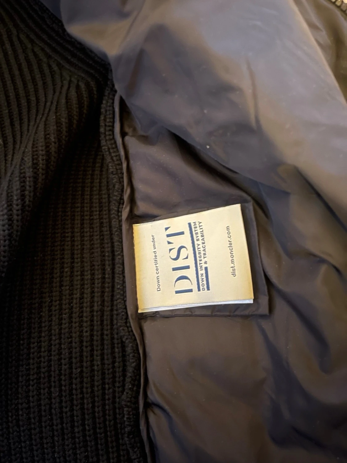 Svart Moncler pufferjacka med huva - 3