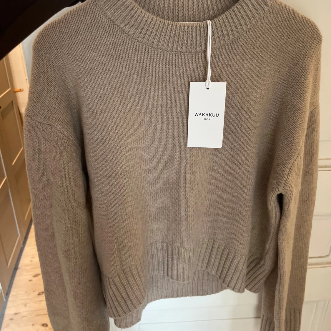 Wakakuu Icons Beige stickad tröja med ribbad kant - 4