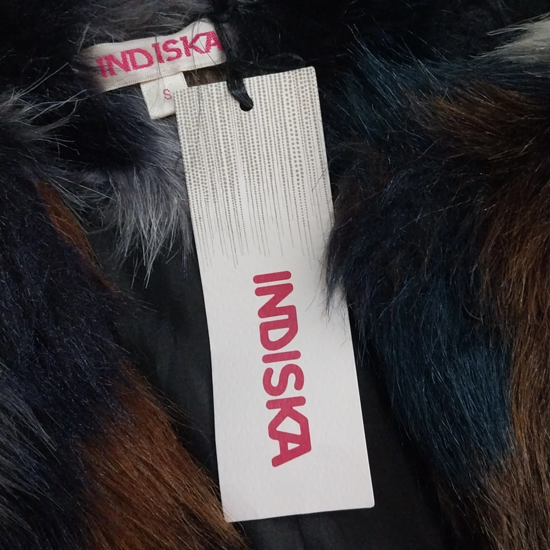 Flerfärgad pälsjacka från Indiska - 1