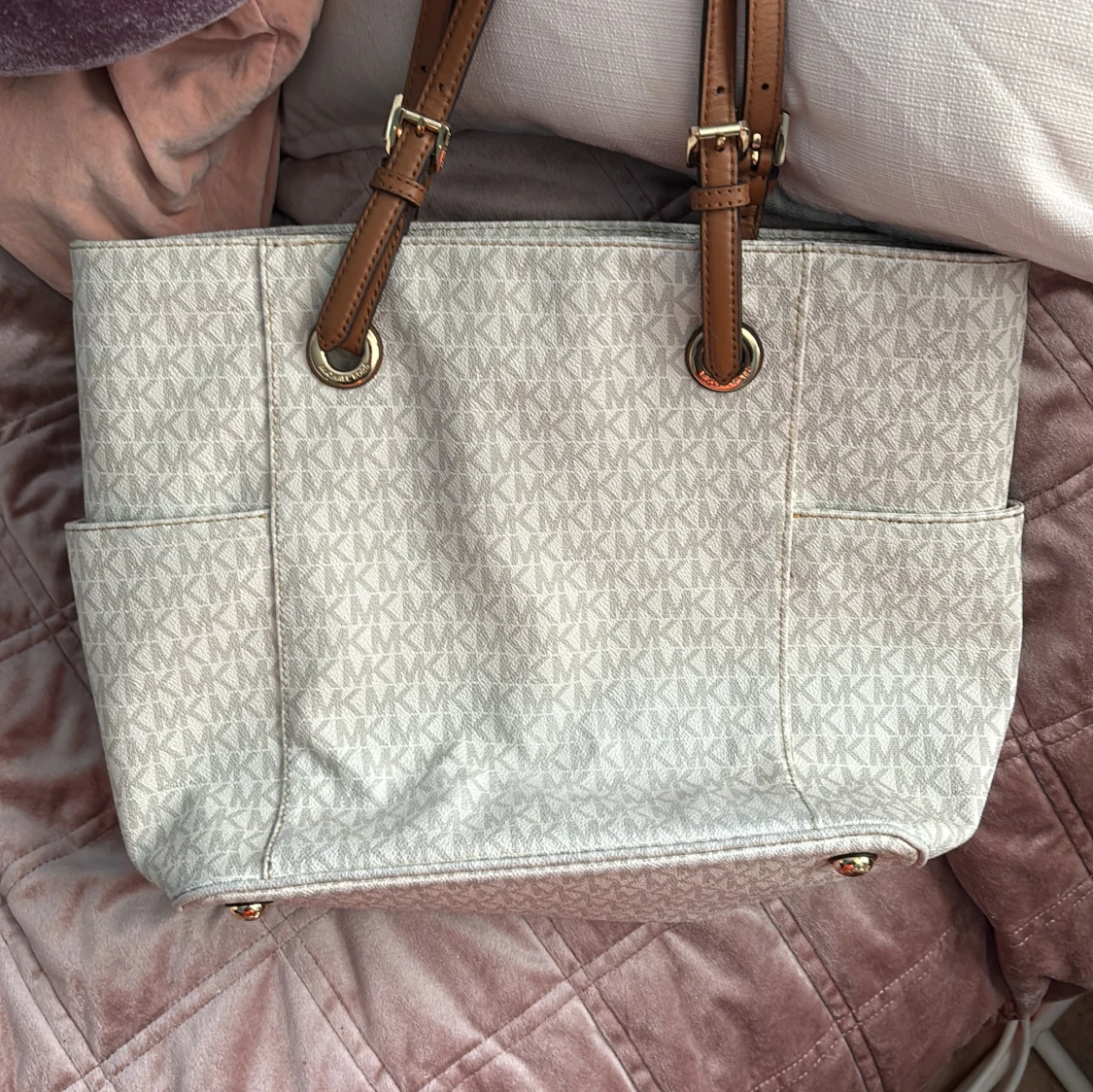 Michael Kors beige axelväska med logga - 1