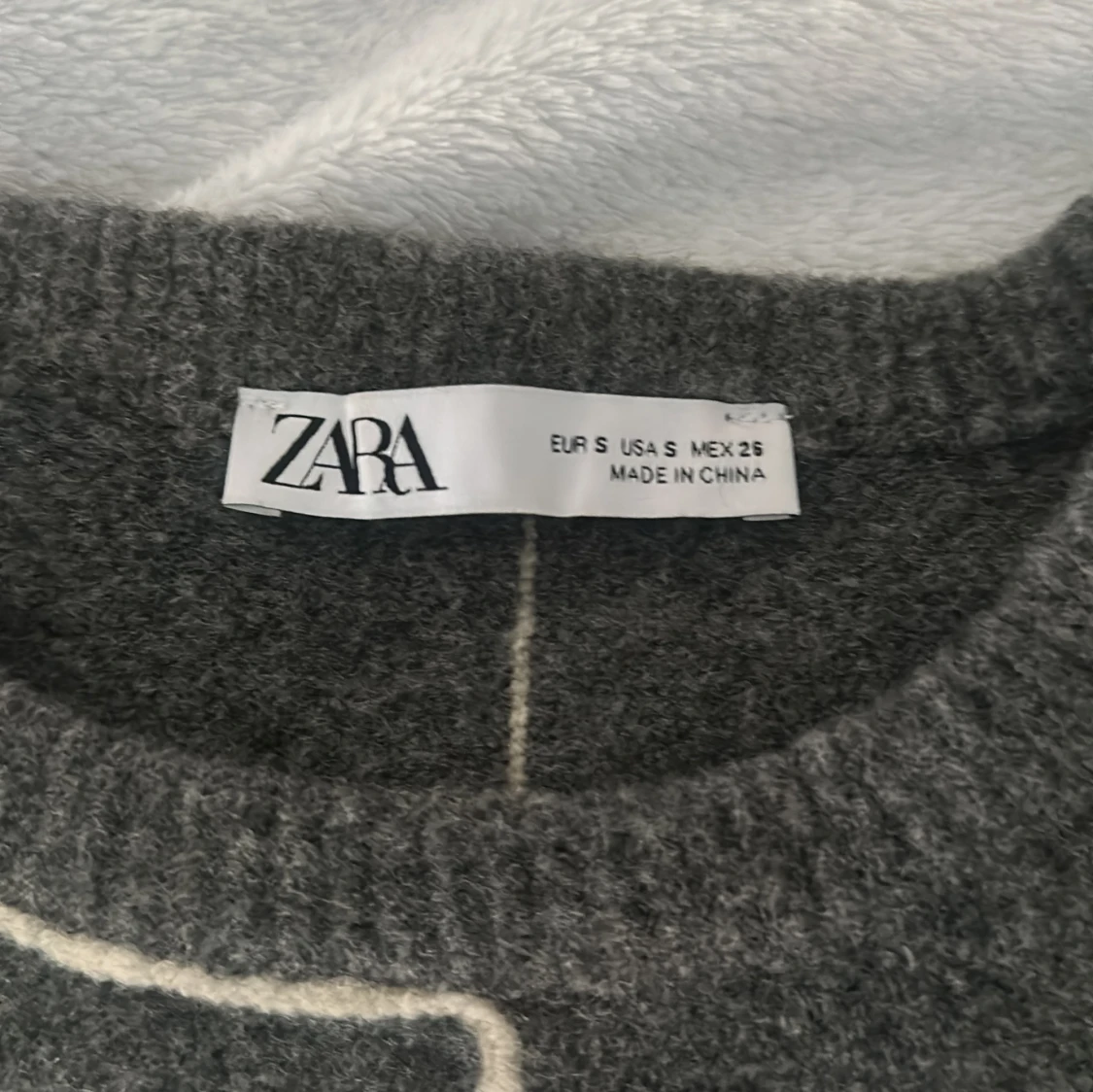 Grå stickad tröja från Zara - 1