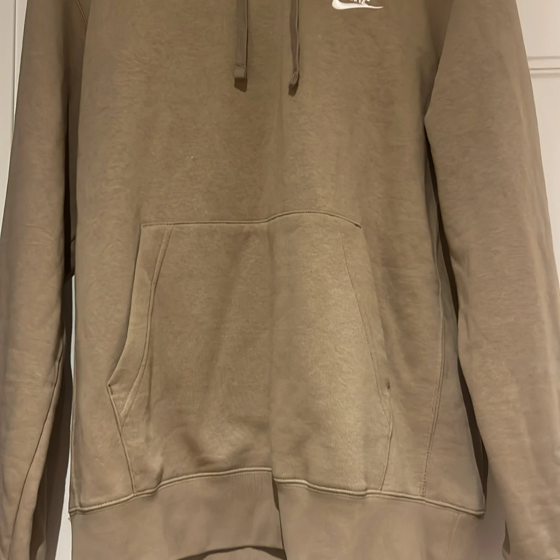 Beige Nike hoodie med broderad logga - 3