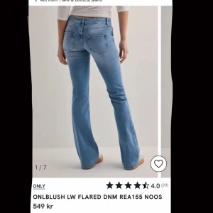 Ljusblå bootcut jeans från ONLY - Snygga ljusblå jeans som är bästellda från Nelly idag men tyvärr råkade bästellas i fel storlek. Helt orörda i storlek 32/xl. Nypris 549kr