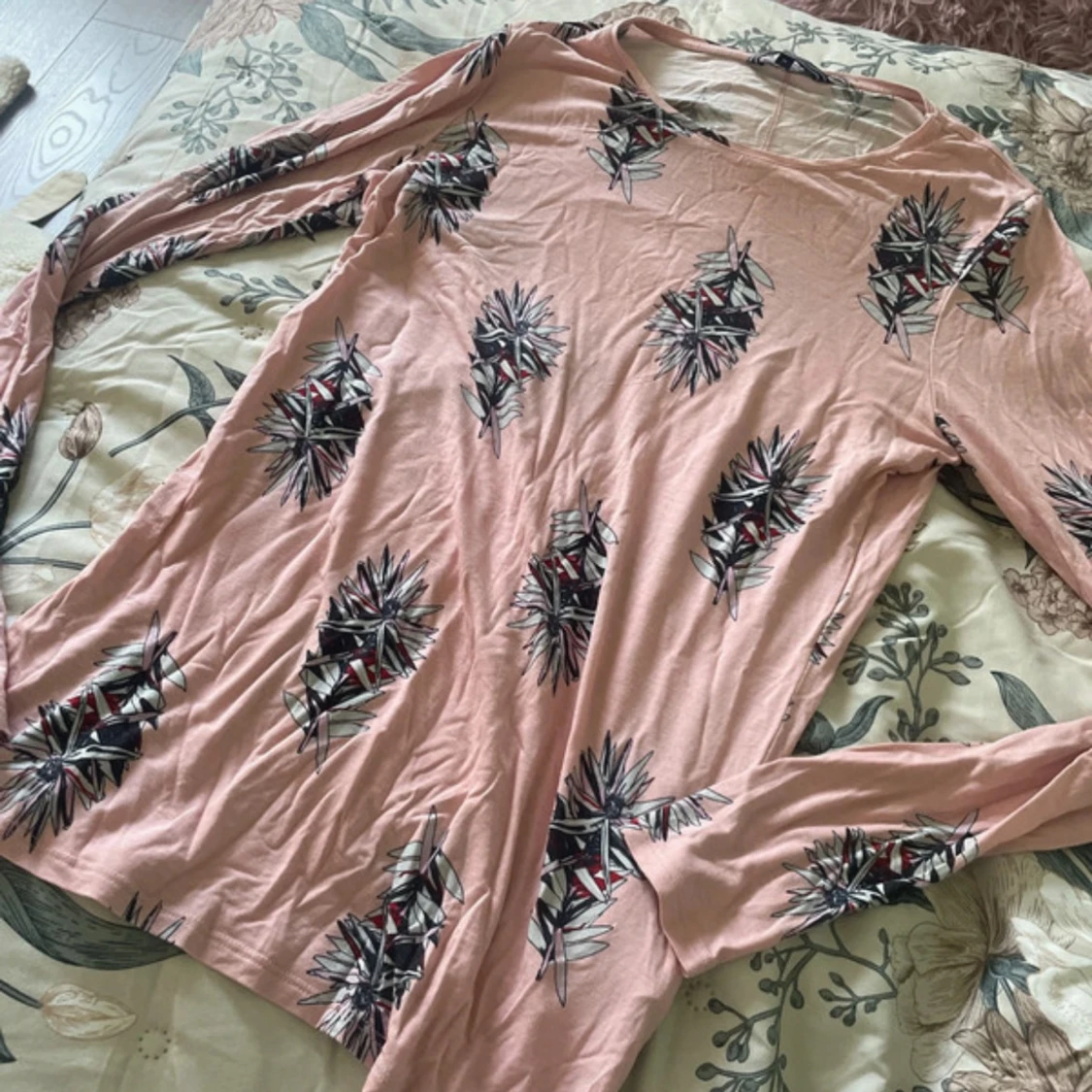 Rosa blommig tröja Tommy Hilfiger