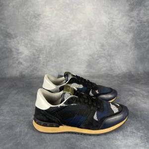 Valentino Rockrunner - Skick: 8/10, lätt använda, inga defekter. | Ingår: Bara skorna. | Nypris: +- 7000 SEK.